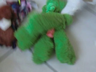 Juliane joue dans la maison