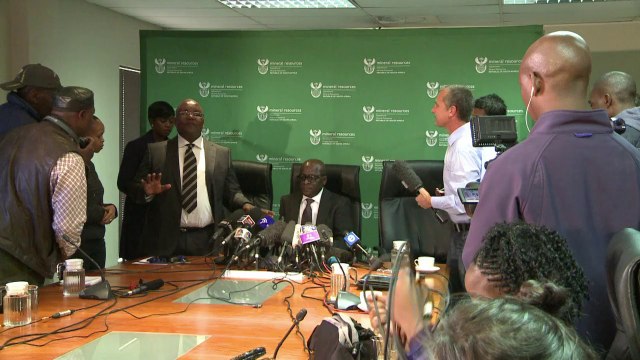 S. Africa government warns strike-hit platinum mines could close