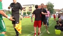 Soccer coach faking a fight... Ridiculous guy!