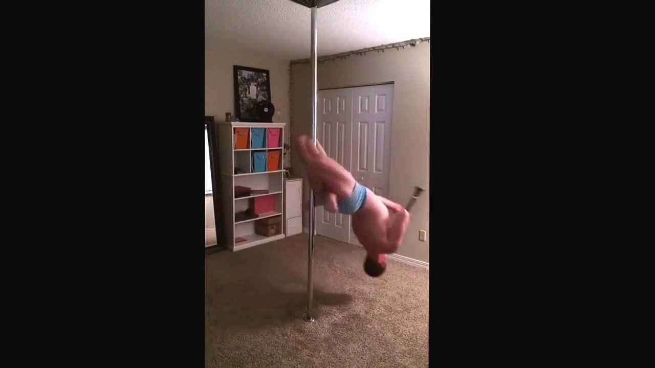 Faire du pole dance et de la clarinette en même temps! Taré!