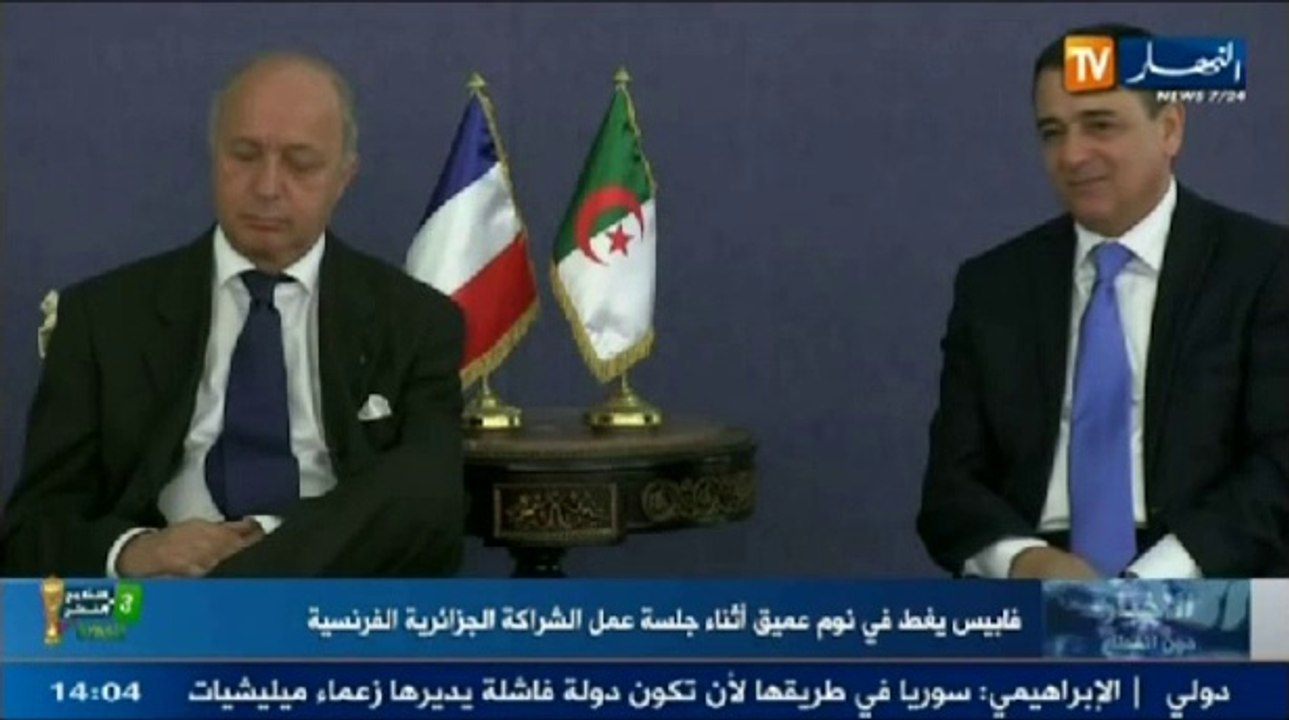 Laurent Fabius s'endort en direct pendant une visite officielle en Algérie
