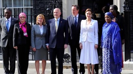 Angelina Jolie ouvre le sommet mondial avec sa cause pour mettre fin aux violences sexuelles dans les zones de guerre