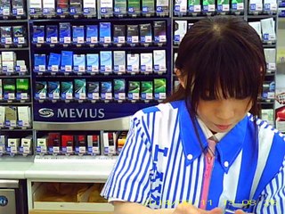 コンビ二女店員　ローソン