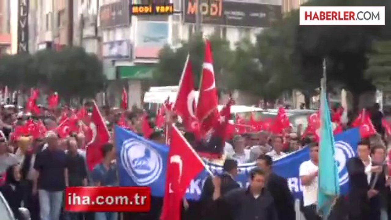İnegöl Ülkü Ocaklarından Bayrak Eylemi