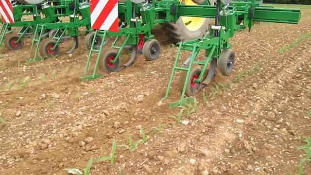 Pose du Tuyau T-Tape avec le prototype Dérouleuse Ouest-Agri.