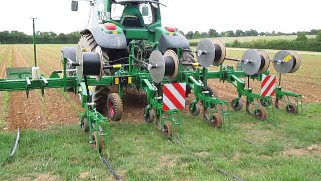 Pose du Tuyau T-Tape avec le prototype Dérouleuse Ouest-Agri.
