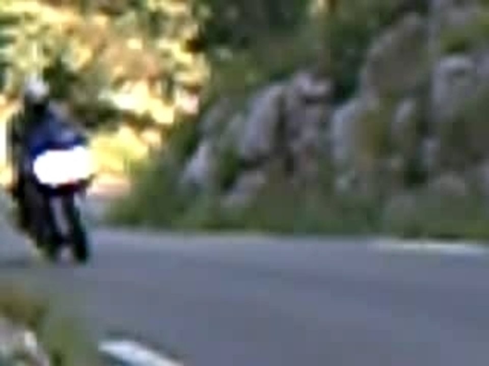 600 fazer virage 01 Pourrières