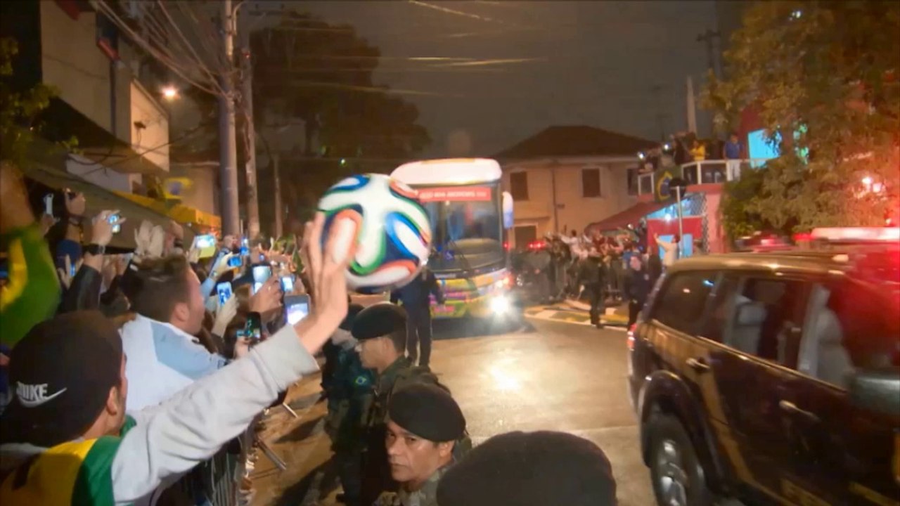 Wm 2014: fanekstase bei brasilien-ankunft