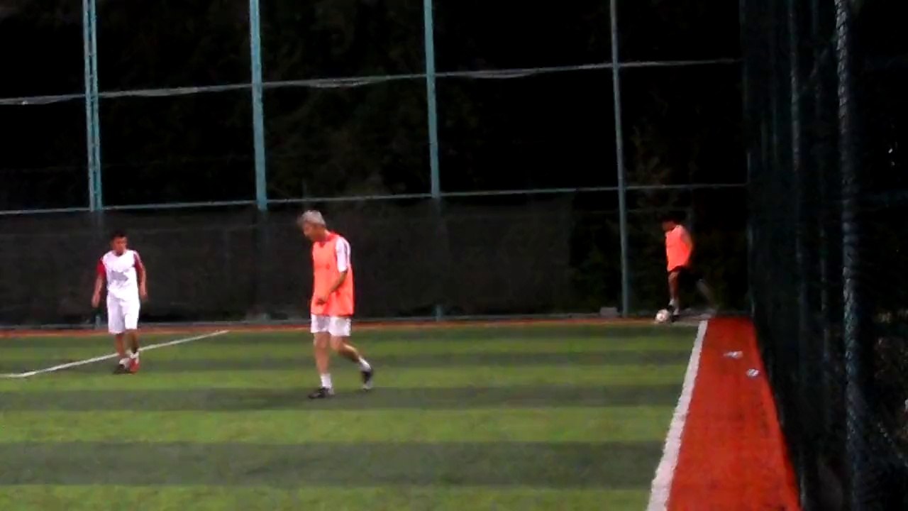 Çağhan kornerden atıyordu