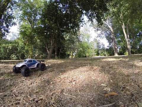 traxxas e-revo 1/16 VXL