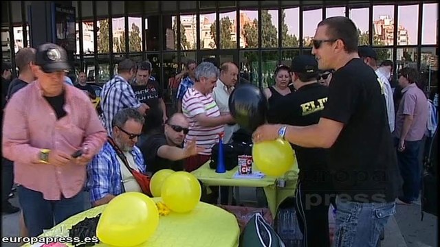 Taxistas barceloneses piden el cierre de Uber