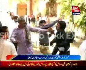 Gujranwala: Fight between lawyer and Sub Inspector in Sessions Court