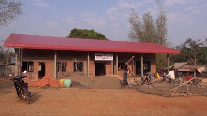 Construction de la Maison des 7 Villages au Laos