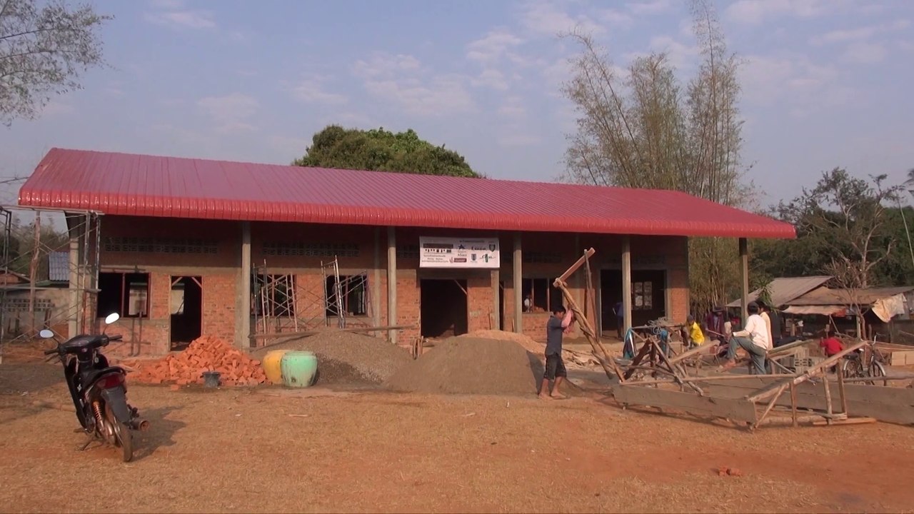 Construction de la Maison des 7 Villages au Laos