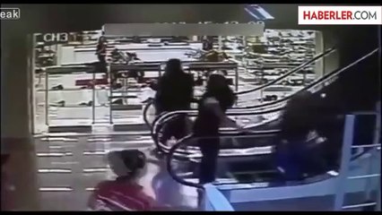 Yaşlı Teyzenin Yürüyen Merdivenle İmtihanı