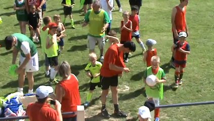 Fin de la "Faites du foot" haie d'honneur pour Thierry