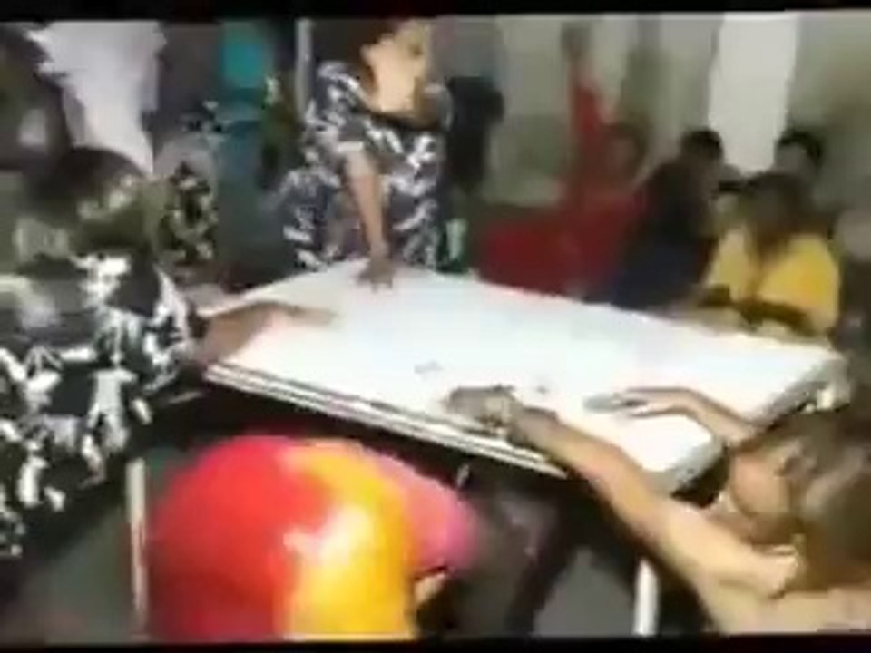 UNE DANSE PLUS DANGEREUSE QUE LE MAPOUKA (PART 1/2).