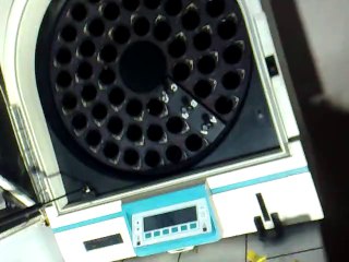 La machine qui fait un son rigolo.