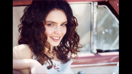 Nil Karaibrahimgil - Kanatlarım Var Ruhumda