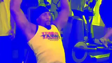 Ray Lewis shows Nelly off in the gym!