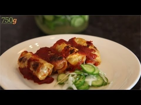 Recette de Gratin de choux farcis à la sauce tomate - 750 Grammes