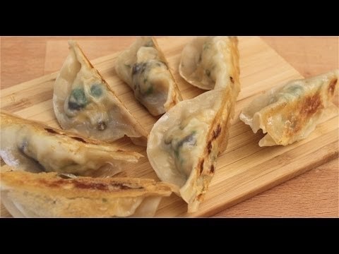Recette de Raviolis chinois grillés à la poêle - 750 Grammes