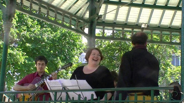 MATHILDE BELLE ET CLOCHARD 00062