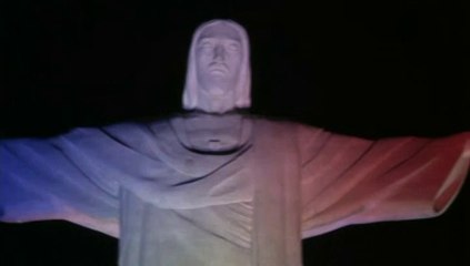 Mondial : la statue du Christ à Rio illuminée aux couleurs des 32 pays participants