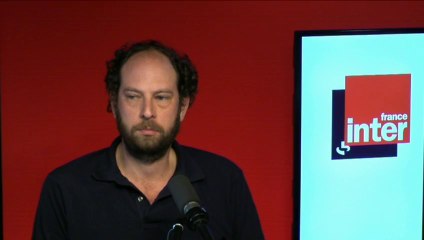 Olivier Guez : "Le joueur brésilien dribble pour sauver sa peau"