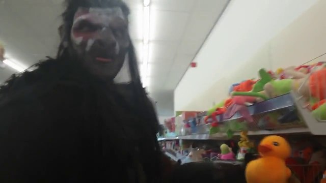 Costume d'Uruk Hai super réaliste! Flippant...