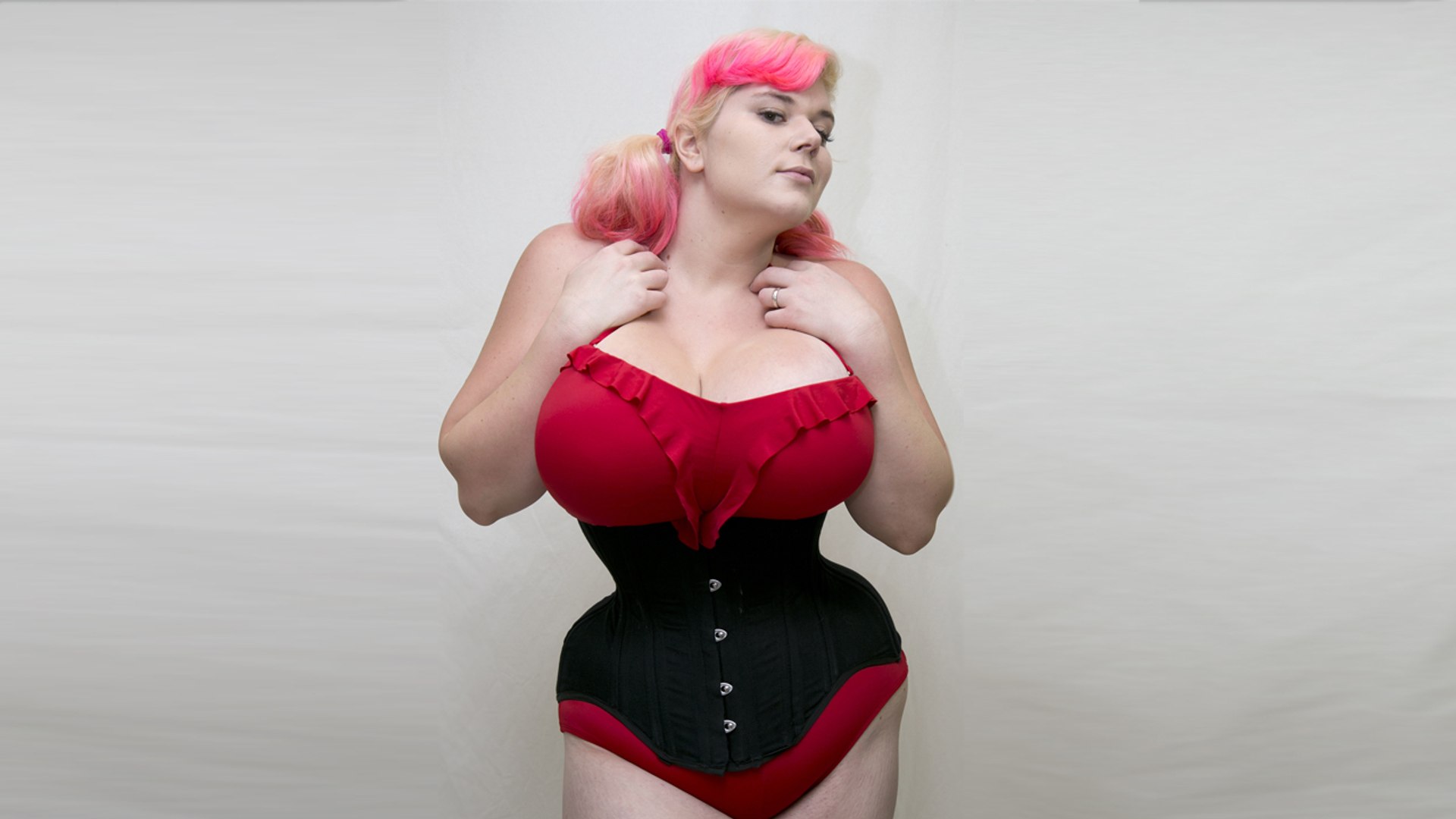 Corset Enthusiast Shrinks Her Waist To An Extreme 16 Inches - video  Dailymotion