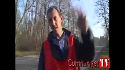 Guardian, "Zararsız" denilen TOMA'yı Türkiye görüntüleri ile karşılık verdi