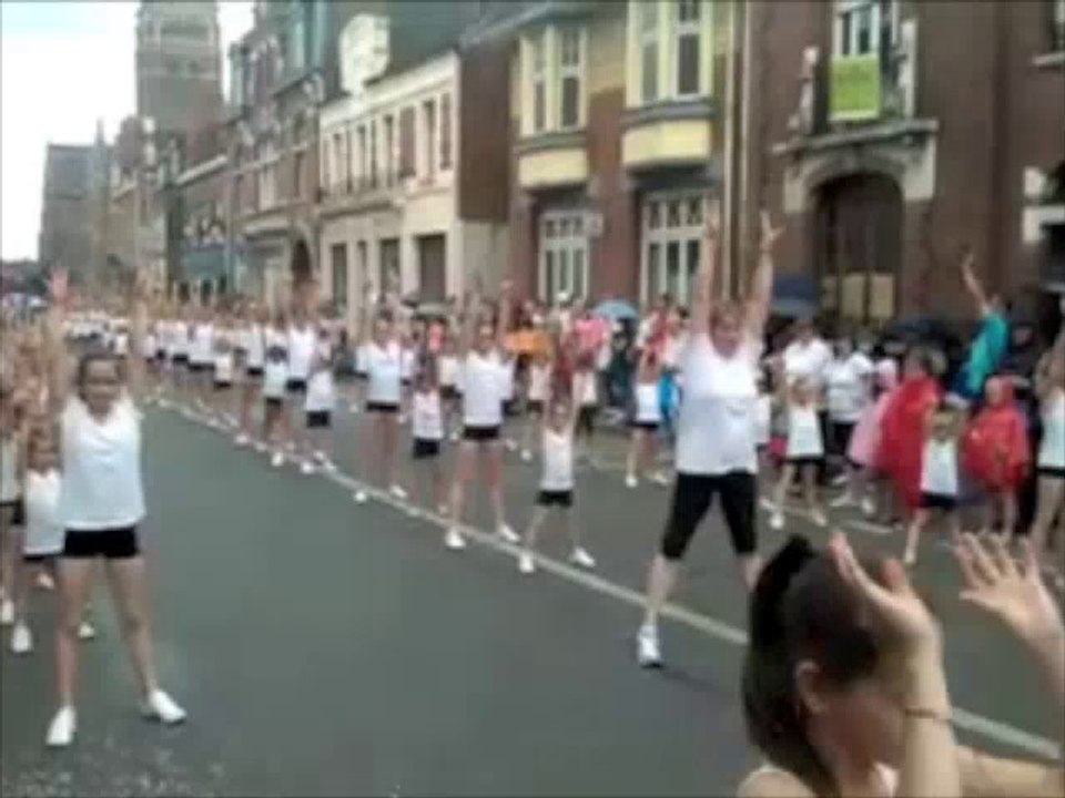Cavalcade Estaires 2014 : les gymnastes en démonstration