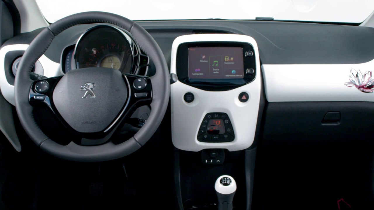 Design intérieur Peugeot 108 - 2014 ( www.feline.cc )