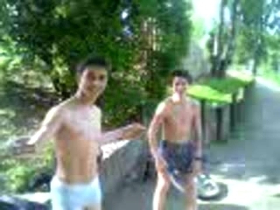 Loui et patrick trouve un skate