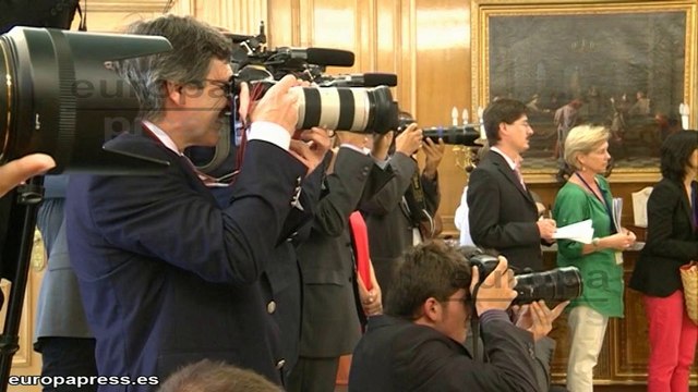 El Rey recibe el Collar del Toisón de Adolfo Suárez