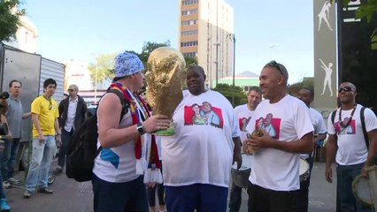 Himno a Neymar en calles de Sao Paulo