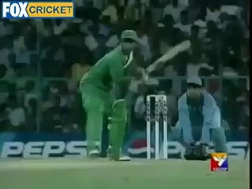 Saeed Anwar Destroys Anil Kumble - Coverage Centre