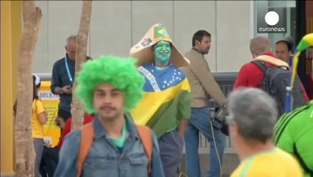 Brasile, tifosi nello stadio di San paolo ore prima del match, la festa comincia