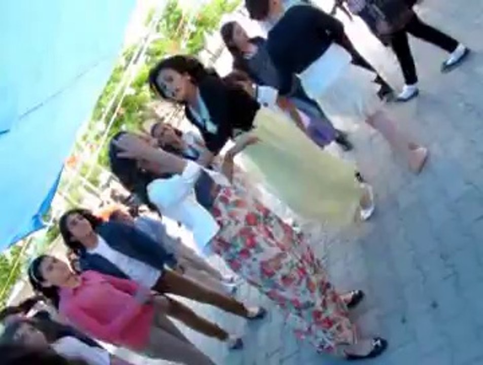 Öğrenciler  mezuniyet töreninde  doyasıya eğlendi