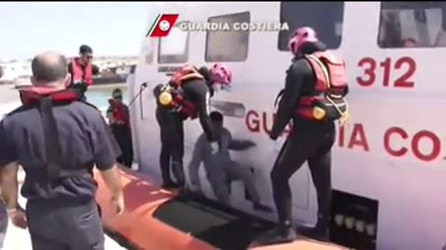 Sicilia - soccorsi 249 migranti dalla Guardia Costiera