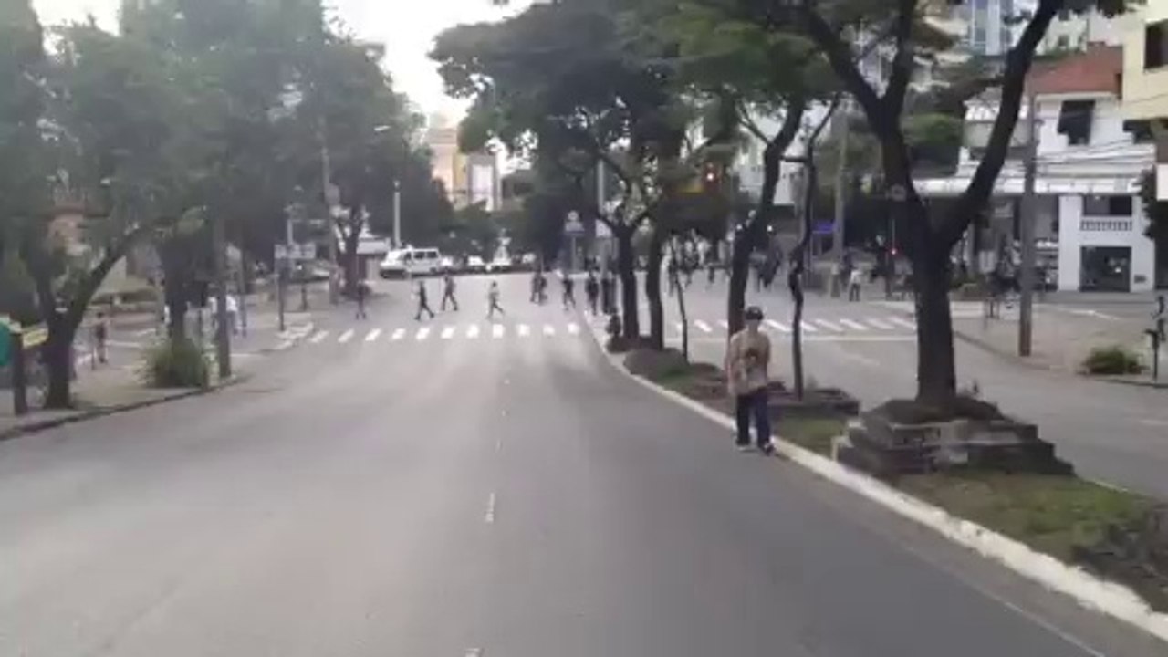 Διαδηλωτές τα σπάνε