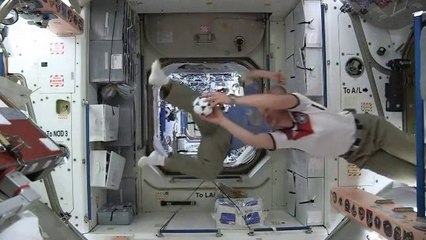 Uzayda Futbol Oynamak