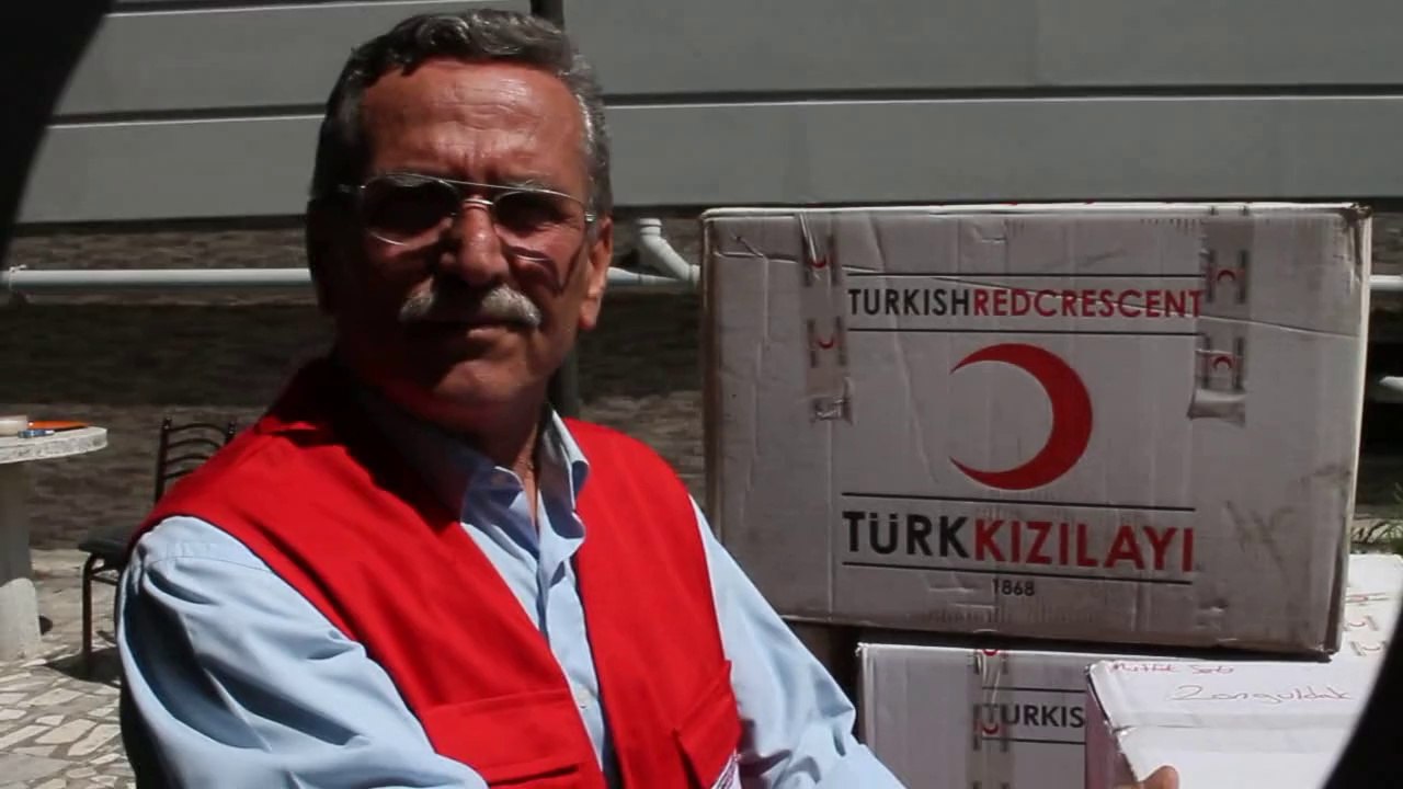2 Evi yanan Vatandaşa kızılaydan yardım eli uzandı