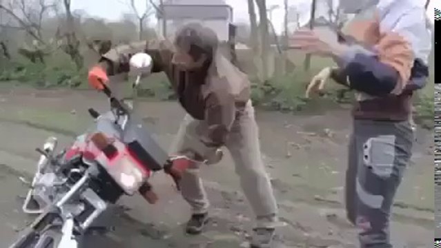 Siz siz olun kadınlara motosiklet sürmeyi öğretmeyin