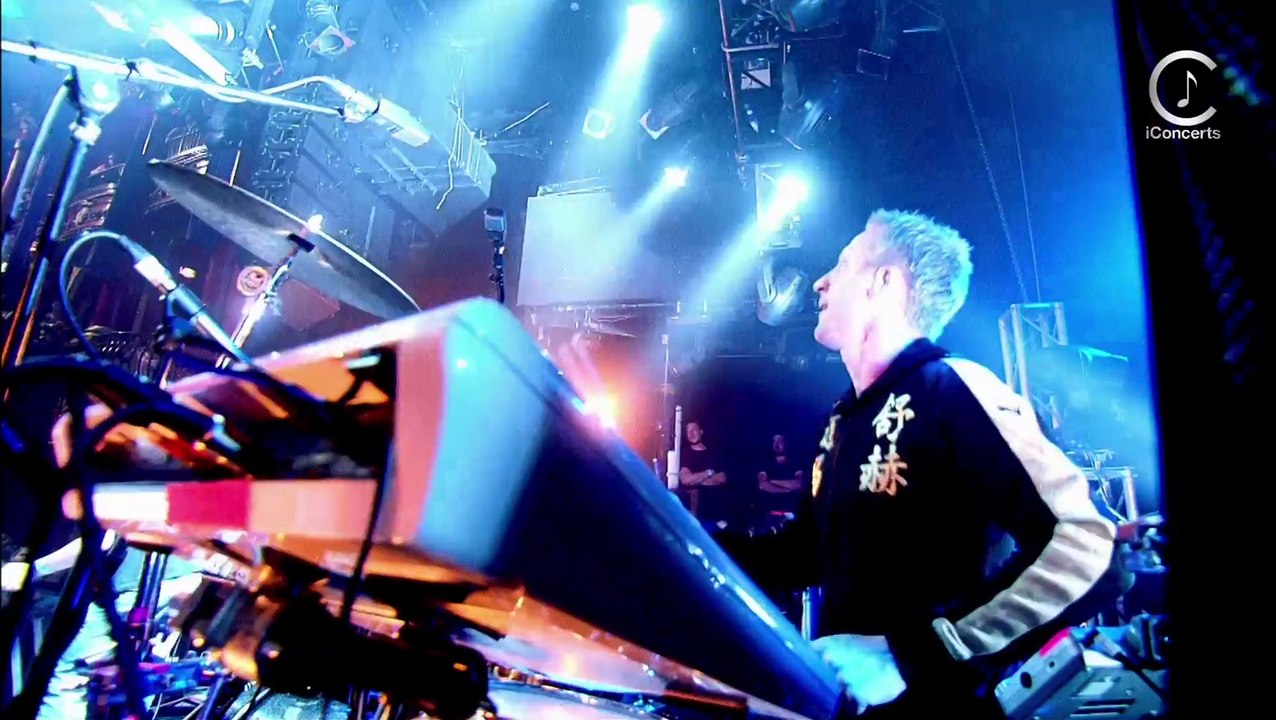 Calvin Harris - Acceptable in the 80's (live)