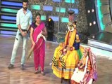'Humshakals' cast enjoy on Dance India Dance - IANS India Videos