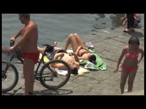 Napoli - Le polemiche sul decoro del lungomare (12.06.14)