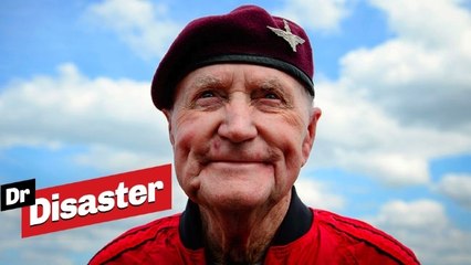 Un vétéran de 89 ans saute en parachute de 1200 mètres / Dr Disaster