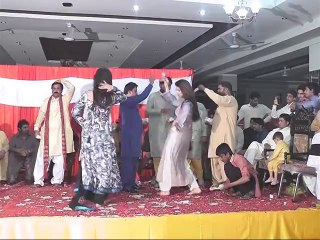 Wedding Ceremony - Malik Zaheer Mehndi Night - 25 - Kalayaan Sovan Lagayaan Takleef Hovey Gi (Malaika & Paroo)